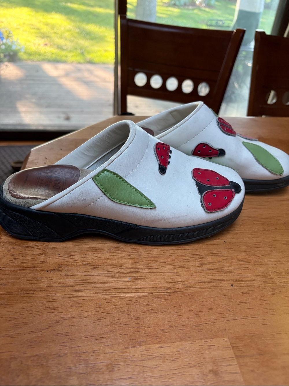 Troentorp Rare Women's Slip-On Mules with Red Ladybugs and Green Leaf Design